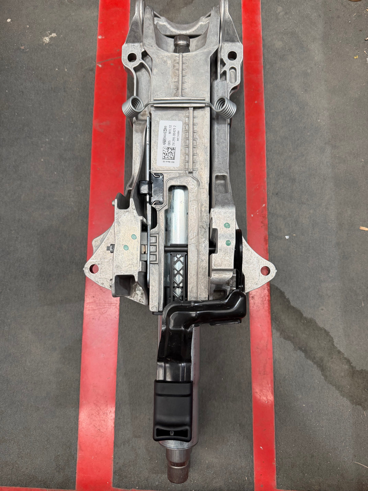 Aston Martin - STEERING COLUMN UPPER- HY53-SE3C529-BA